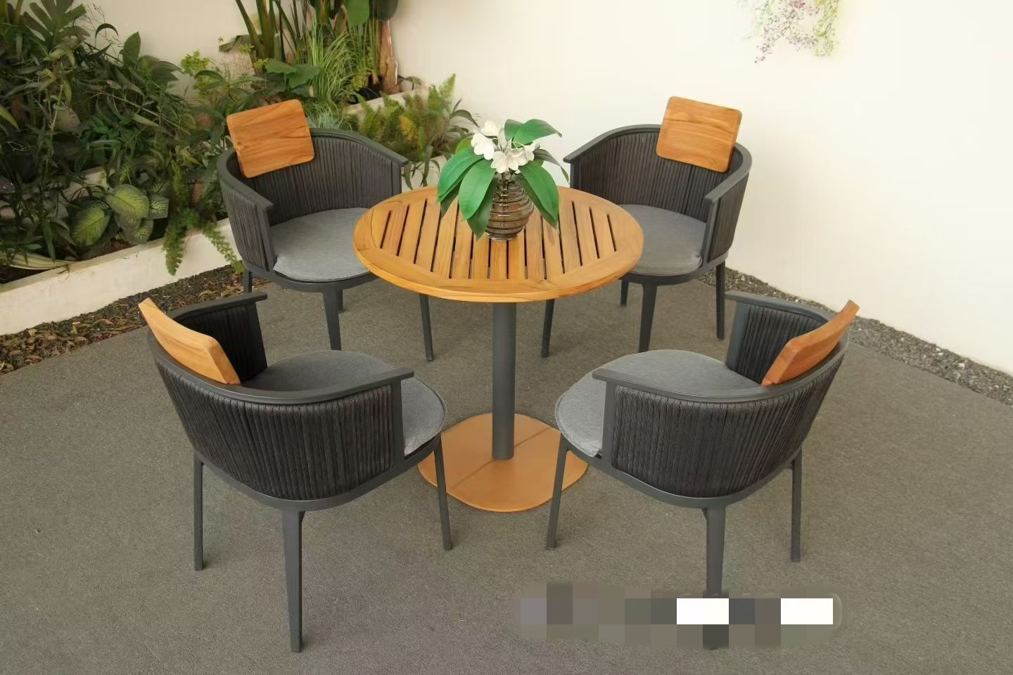 Outdoor seating Main Image